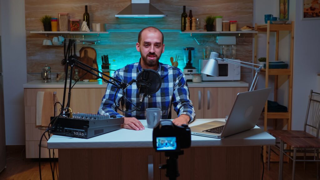 YouTube creator making videos in 2025 to earn money without investment